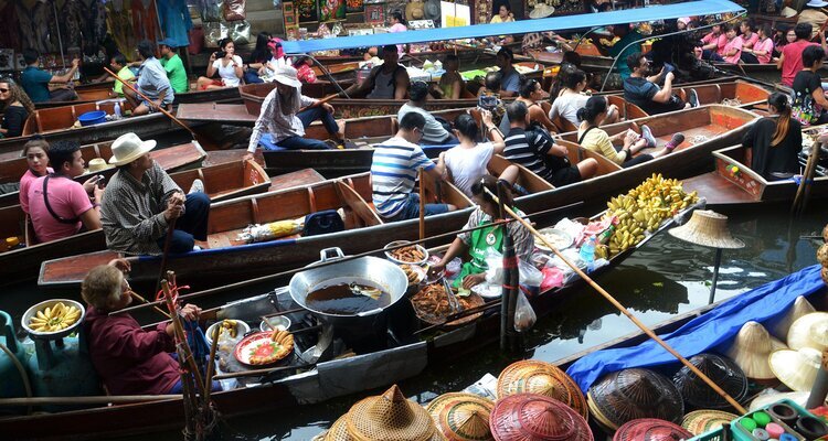 Damnoen Saduak Floating Market