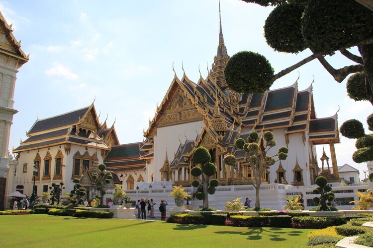 Grand Palace Bangkok during the rainy season – sunny morning with fewer crowds 