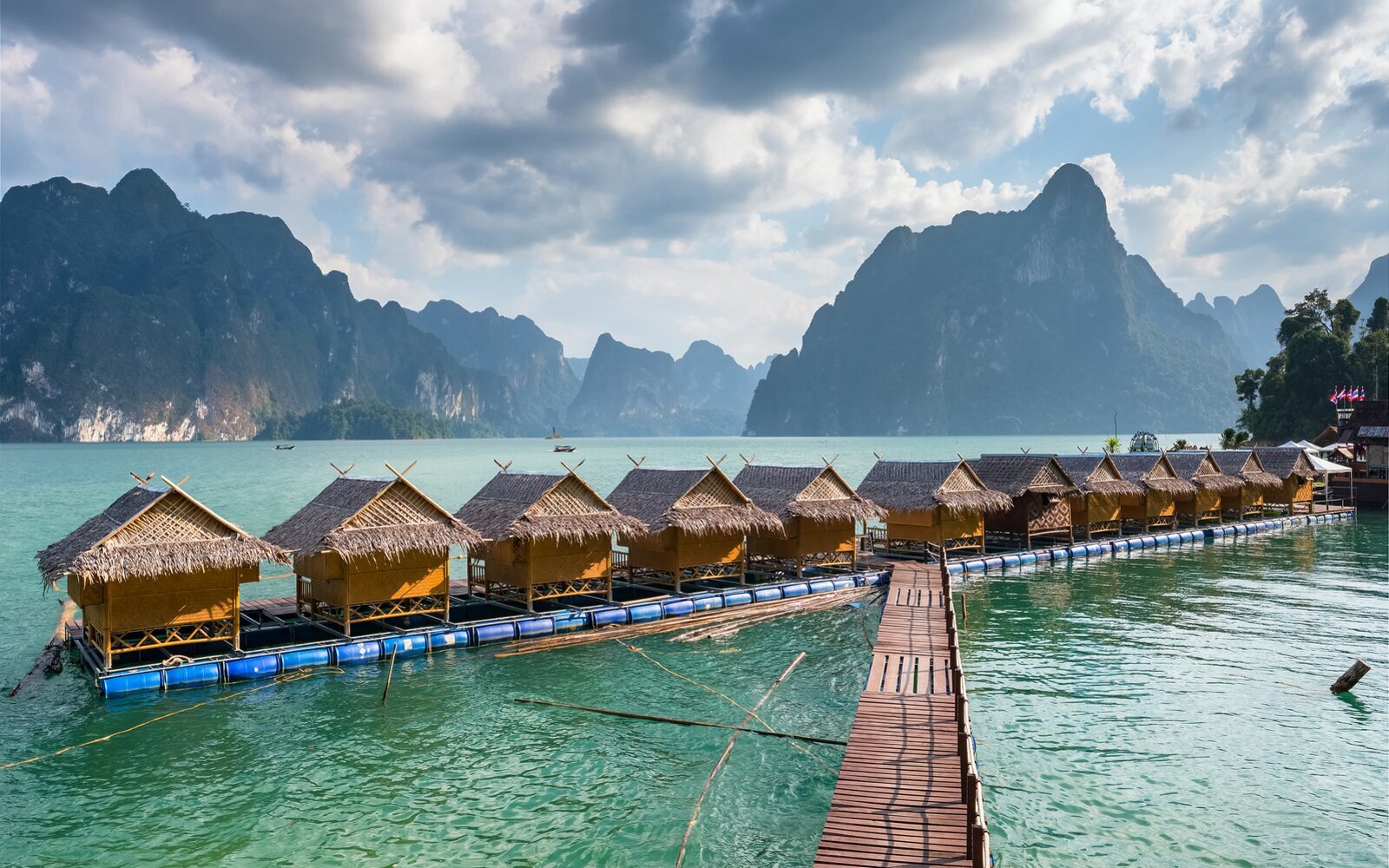Khao Sok Floating Bungalows: A Tropical Paradise on the Water