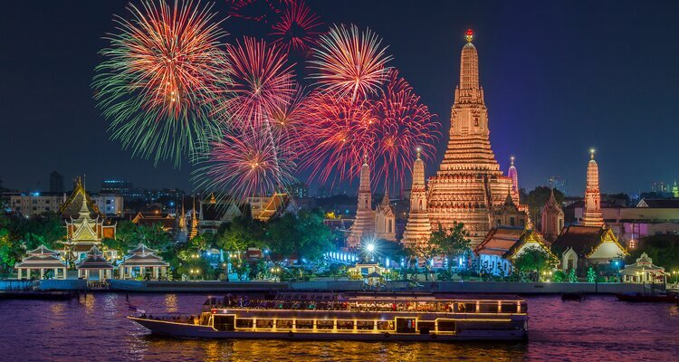 Take a Night Cruise on the Chao Phraya River in bangkok