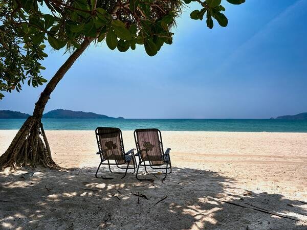 Relax on the dreamy beaches.