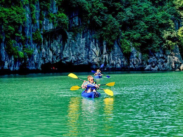 Kayak in the Ao Ech area
