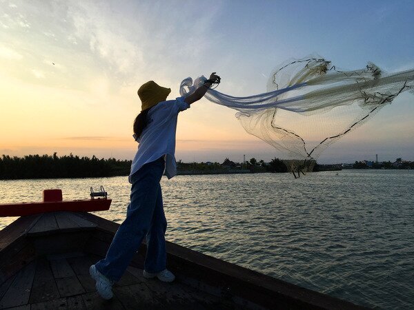 Casting Vietnamese fishing nets
