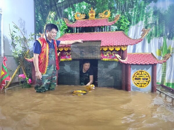A private water puppet show at a local residence.