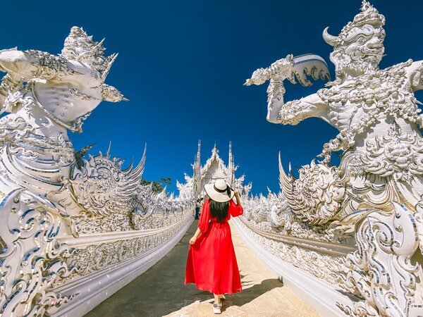 Unveil the spiritual splendor of Chiang Rai's remarkable temples.