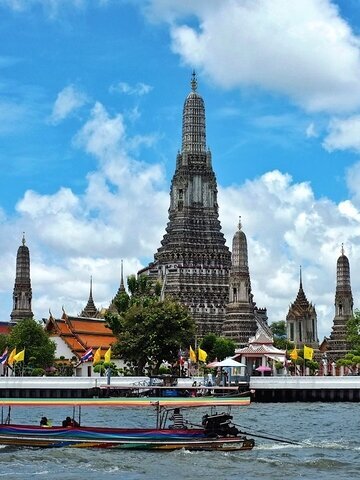 a long-tail boat ride in Bangkok