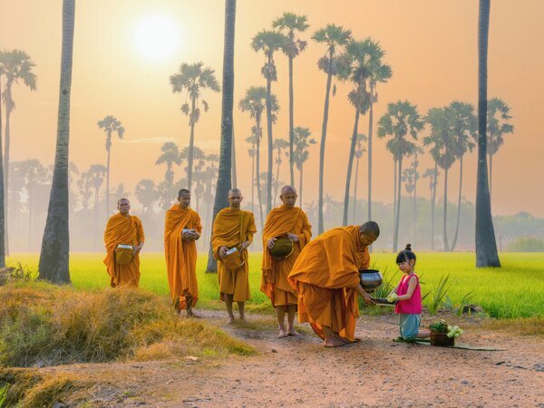 Join locals in a morning alms-giving ceremony.