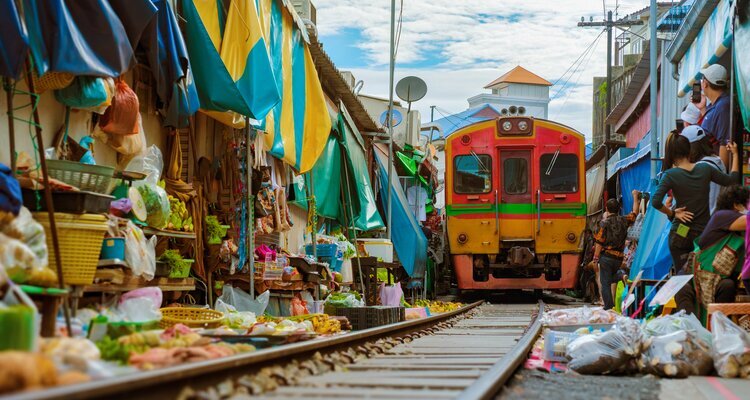 Maeklong Railway Market