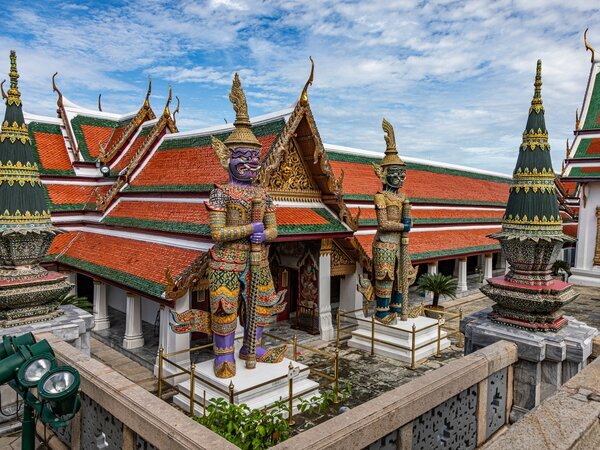 Wander through the magnificent Thai palaces and temples.