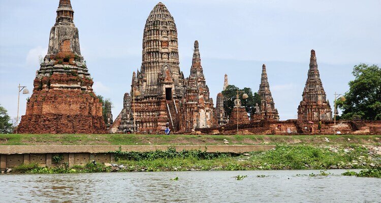 Seeing Wat Chaiwatthanaram from the Boat