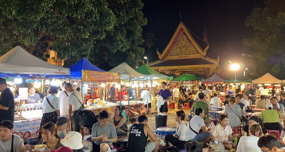 Sunday Night Market next to Wat Phra Singh