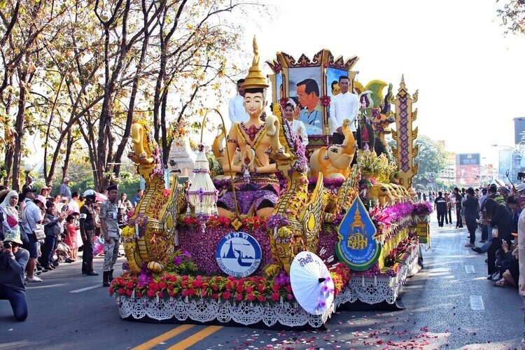 chiang mai flower parades
