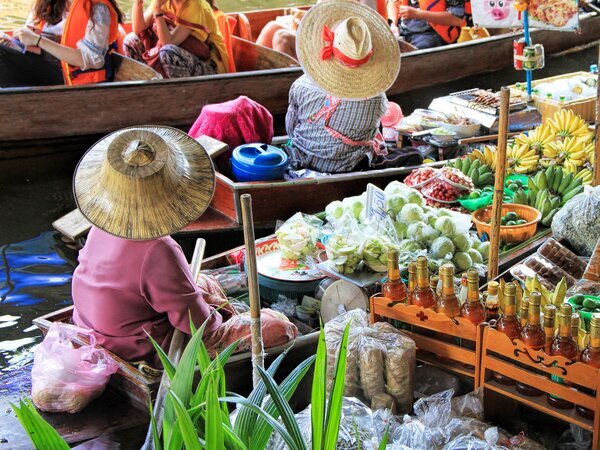 Explore the Vibrant Markets in and around Bangkok.