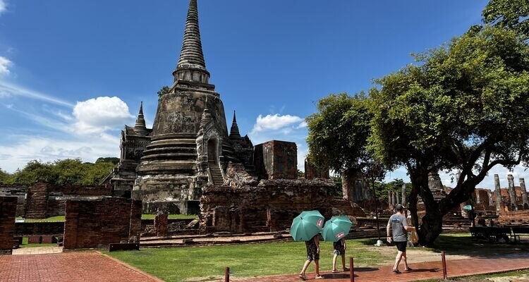 photo taken by our team: Ayutthaya temples under intense heat in April