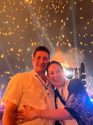 Capture the romantic moment of Yi Peng with a sky lantern release.