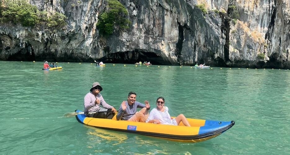 Our guests are excited to start their canoeing adventure.